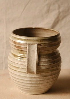OO Amphora reverse side centered on the opposite handle, showing glazed rim variations and textured ridges.