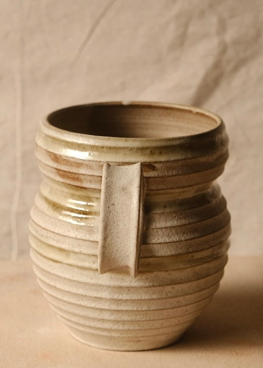 OO Amphora reverse side centered on the opposite handle, showing glazed rim variations and textured ridges.